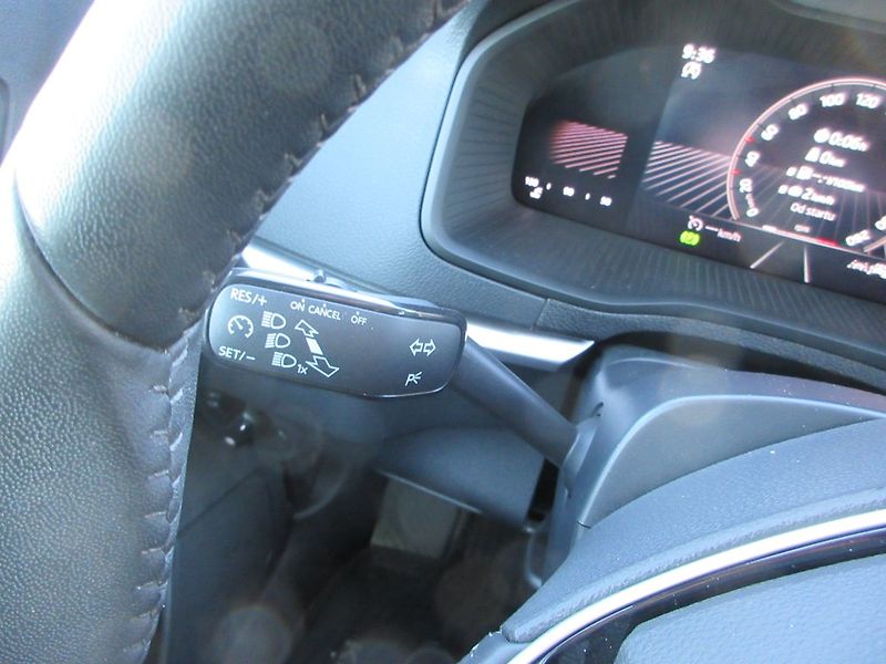 Škoda Karoq SELECTION 2.0 TDI  CR 85 - fotka 17 z 20