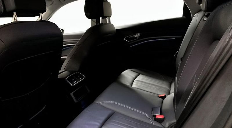 Audi Q8 e-tron 50 Q SoH 100% Kamera Vzduch  - fotka 12 z 15