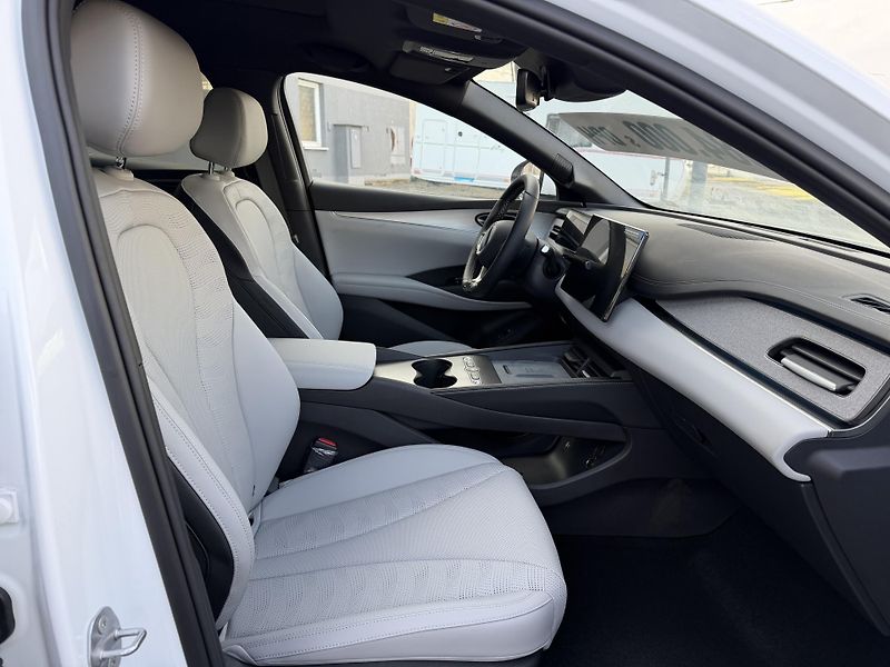 BYD Seal 6 (2025) DM-i Touring Comfort Lite - fotka 8 z 10