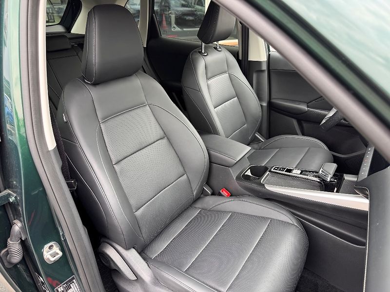 MG ZS (2026) 1,5l Hybrid + (197k) Exclusive - fotka 16 z 39