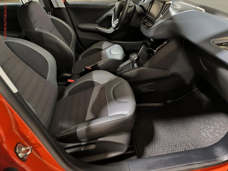 Peugeot 208 (2016) 1.2i, 1.maj,ČR, Navigace - fotka 12 z 17