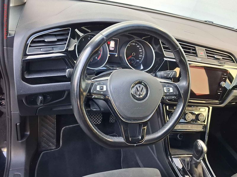 Volkswagen Touran (2018) 1.5 TSi, Highline, DSG, LED - fotka 12 z 19