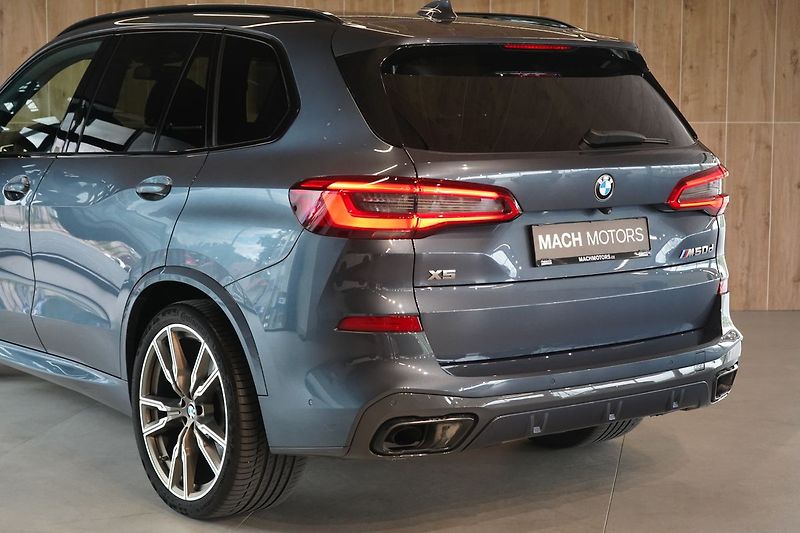 BMW X5 M50d, M Professional, Masáž - fotka 16 z 57