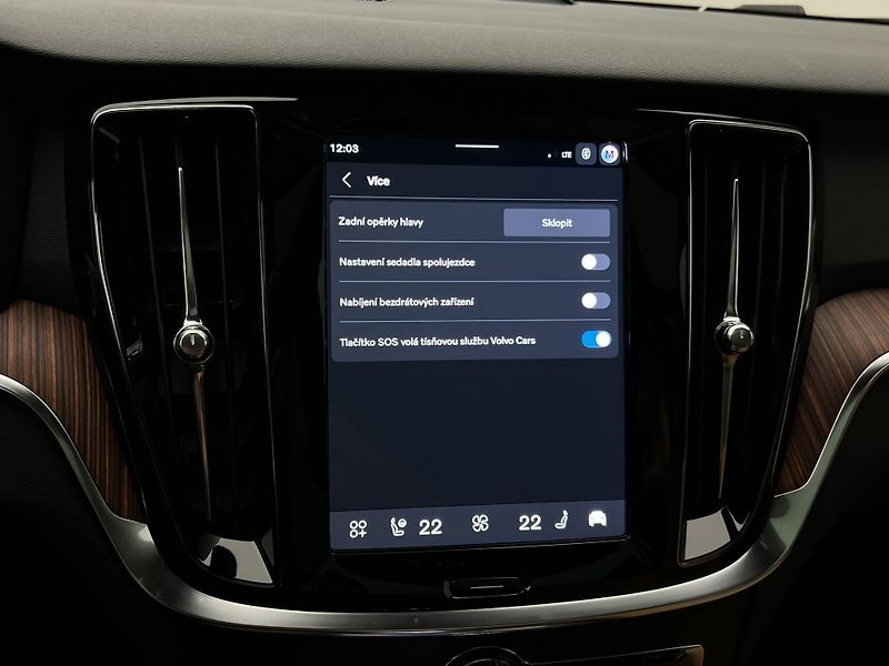 Volvo V60 (2026) B4 PLUS DARK AUT - fotka 44 z 47