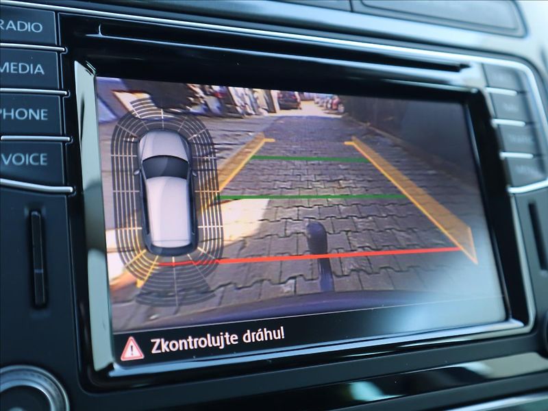 Volkswagen Tiguan 2,0   TDi Sport Pano Kamera Dy - fotka 20 z 36