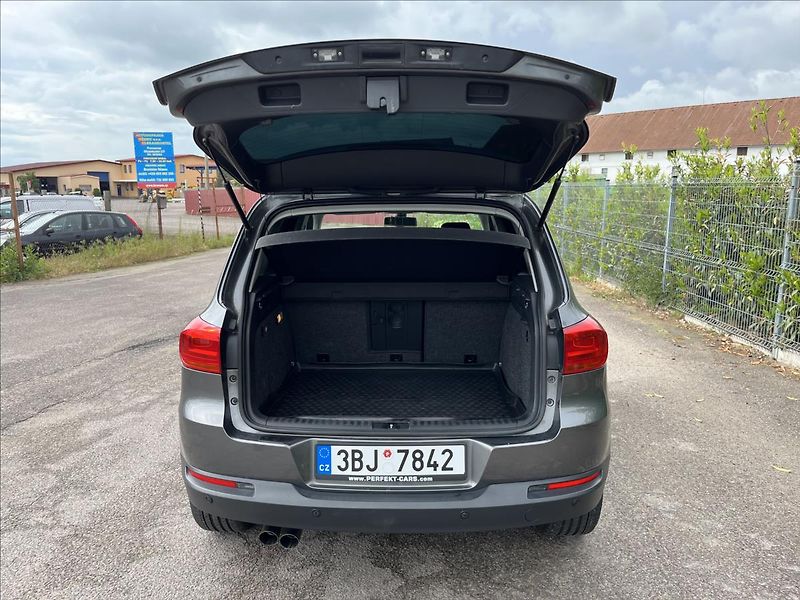 Volkswagen Tiguan 2,0 TDi ROZVODY KLIMA 2xKOLA - fotka 34 z 48