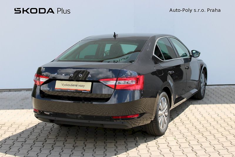 Škoda Superb (2023) 2.0 TDI 110 kW Style - fotka 2 z 25