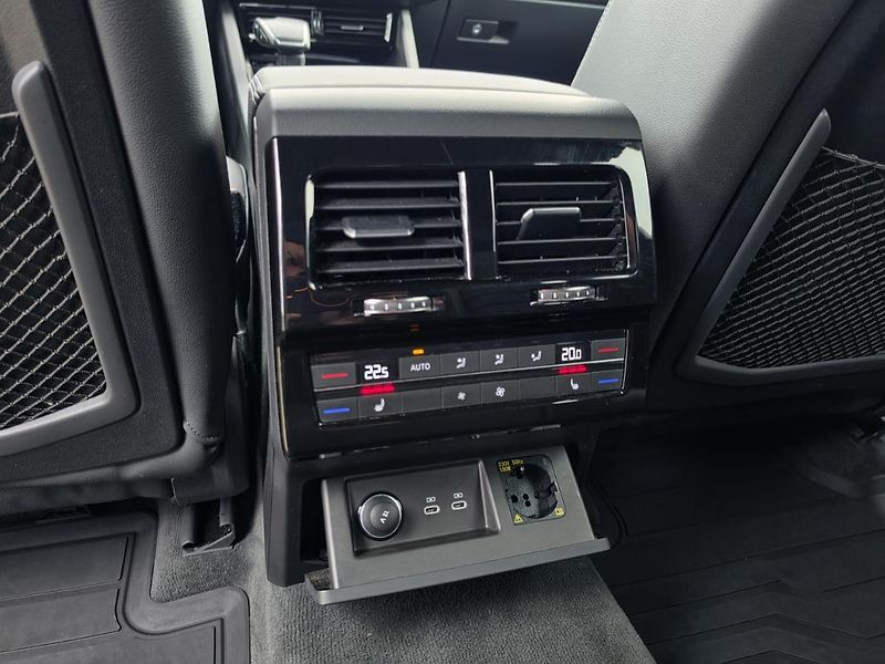 Volkswagen Touareg (2021) R-Line 210KW TAŽ. ČR 1.Maj.TOP - fotka 28 z 50