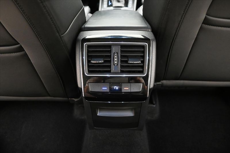 Škoda Superb 2,0 TDI 110 kW DSG Style Záruk - fotka 22 z 32