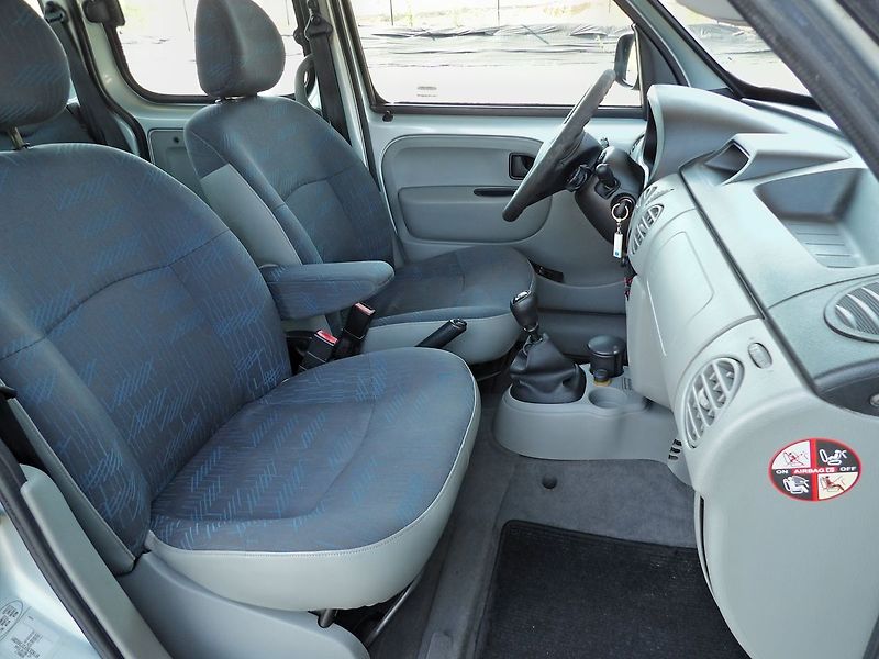 Renault Kangoo 1.2i 16v 55kW Klimatizace - fotka 18 z 28