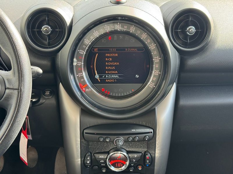 Mini Countryman (2015) 1,6 D 82 Kw - fotka 19 z 33