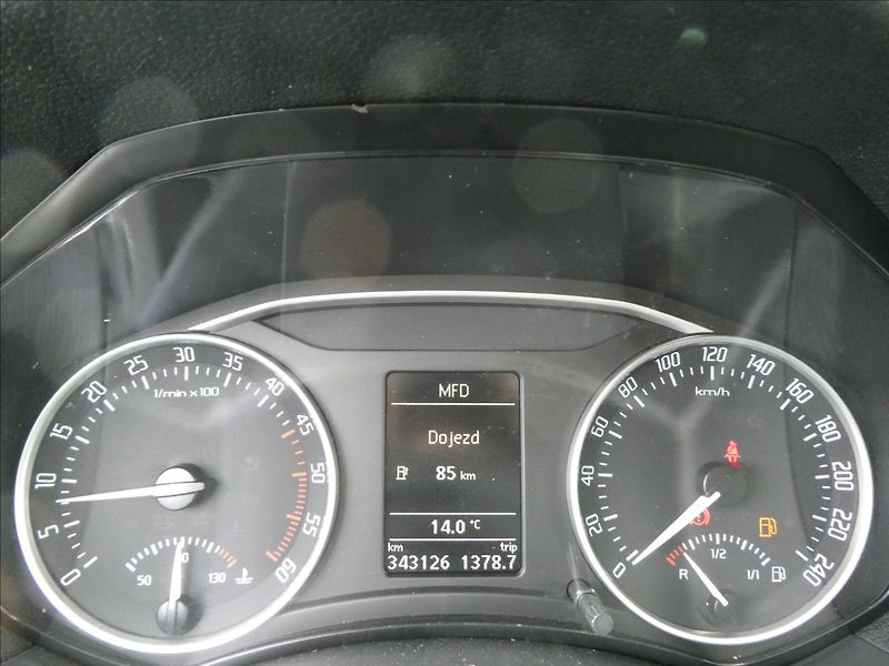 Škoda Octavia 1,6 TDi 77kW 2x kola, závěs - fotka 24 z 30