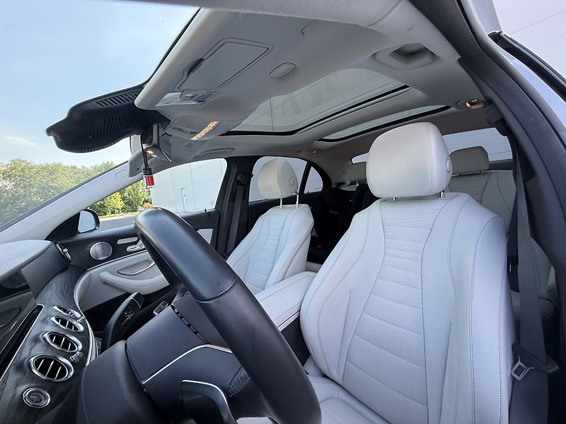 Mercedes-Benz Třídy E (2020) 4MATIC, AMG Line, původ ČR - fotka 9 z 24