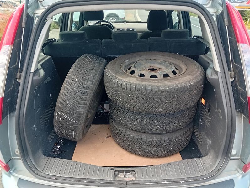 Ford C-MAX 1.6i Ghia, koupeno v ČR - fotka 19 z 23