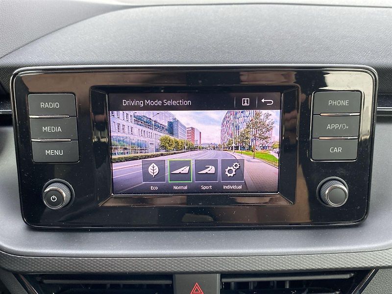 Škoda Kamiq (2023) 1.0 TSI Ambition - fotka 15 z 32