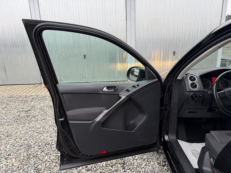 Volkswagen Tiguan 140PS 4x4 DSG PANORAMA - fotka 91 z 158