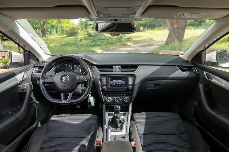 Škoda Octavia 1.4 TSI Tažné Tempomat R17 Alu - fotka 15 z 26