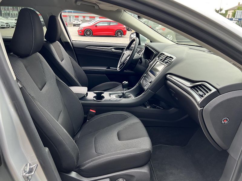 Ford Mondeo (2019) 2.0TDCi*110KW*Kamera - fotka 36 z 39