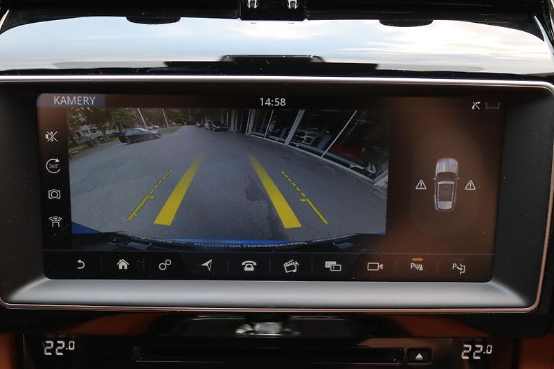 Jaguar F-Pace SVR 5.0 V8 AWD 405kW DPH - fotka 30 z 50