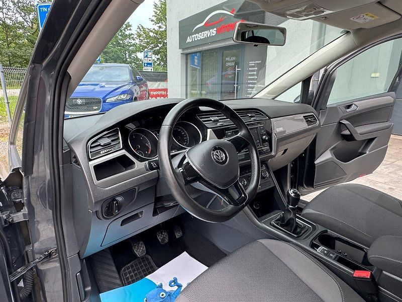 Volkswagen Touran (2018) 1.6 TDi - fotka 16 z 31