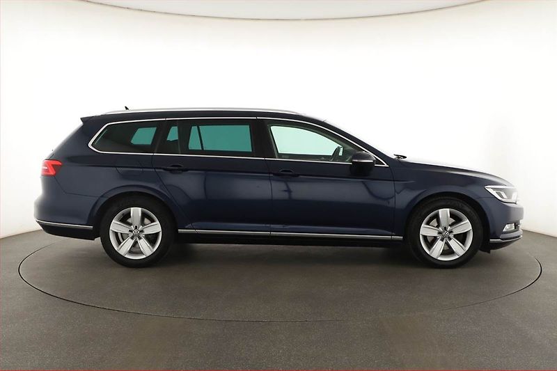 Volkswagen Passat (2016) 1.6 TDI, Kůže, Navi, Tempomat - fotka 6 z 16