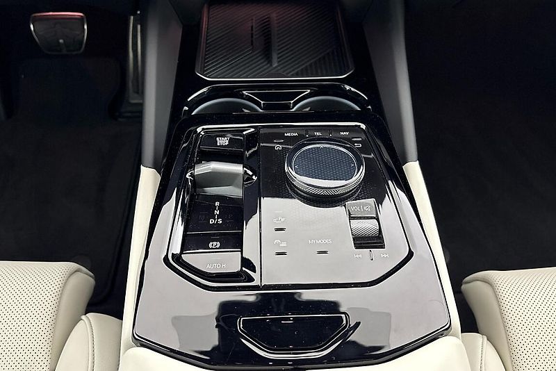 BMW Řada 5 540d xDrive Touring - fotka 10 z 20