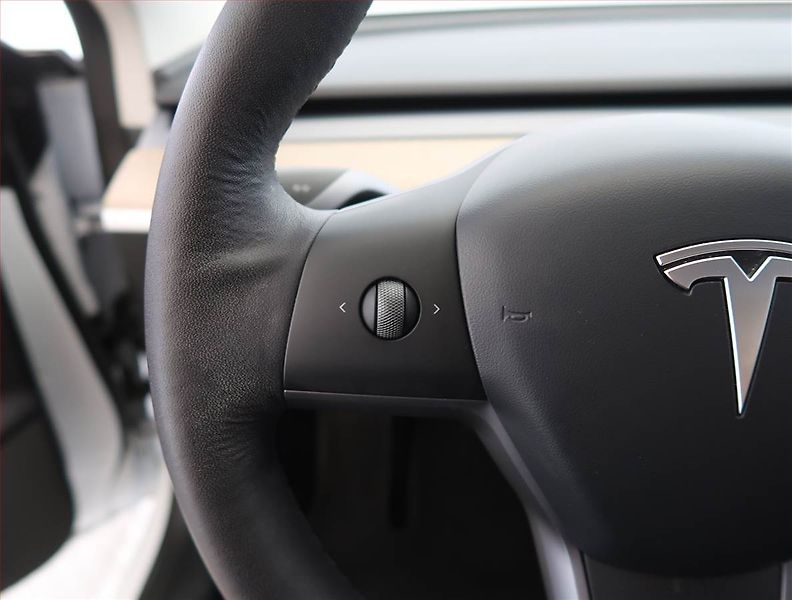 Tesla Model 3 (2023) Standard Range 60kWh, SoH 95% - fotka 28 z 33