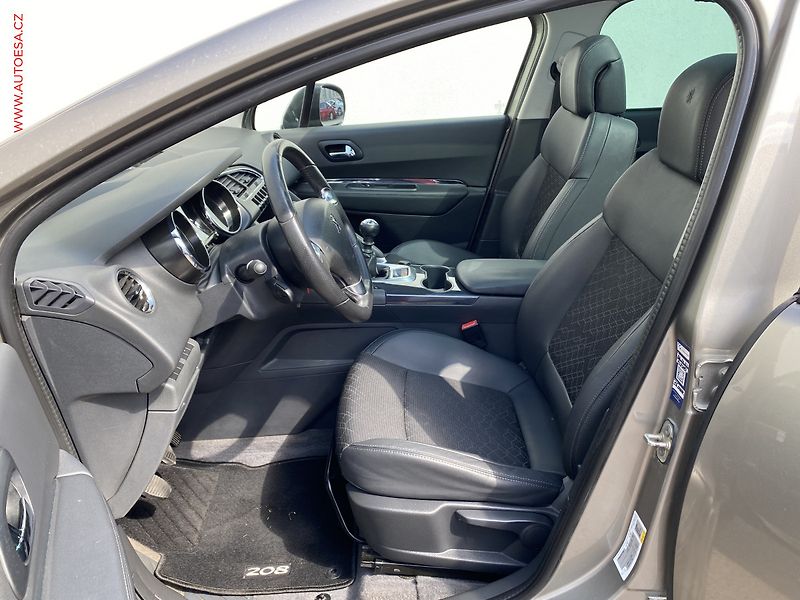 Peugeot 3008 (2016) 1.6 HDi, Allure, panor, navi - fotka 14 z 19