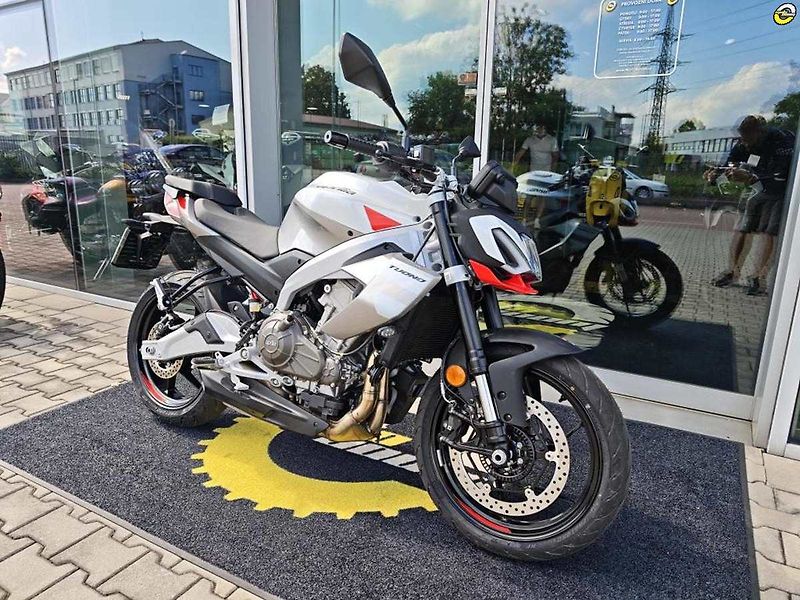 Aprilia (2026) Tuono 457 E5+ - fotka 1 z 38
