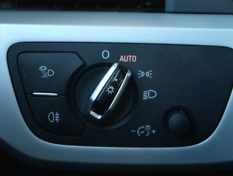 Audi A4 (2016) 2.0 TDI, 4X4, Automat - fotka 17 z 22
