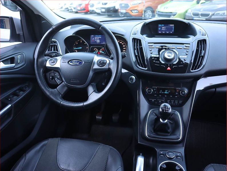 Ford Kuga (2015) 2.0 TDCi, 4X4, Kůže, Tempomat - fotka 7 z 18