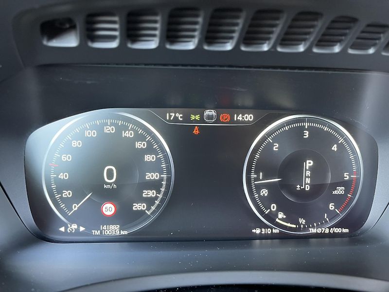 Volvo XC90 D5 AWD VENT // REZERVACE - fotka 31 z 58
