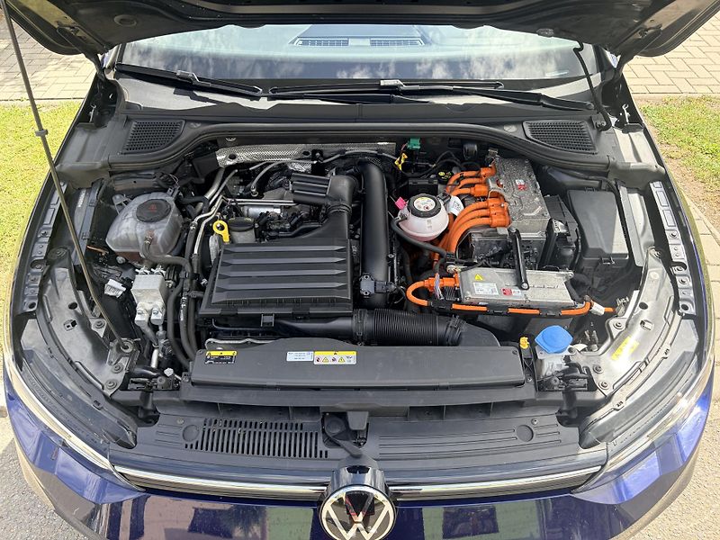 Volkswagen Golf 1.4TSI HYBRID VIRTUAL LED - fotka 50 z 50