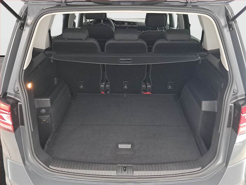 Volkswagen Touran (2023) 2.0 TDI - fotka 14 z 20