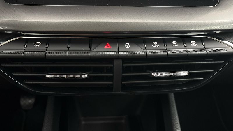 Škoda Octavia 1.5 TSI Ambition Combi - fotka 13 z 25