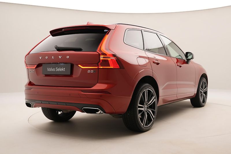 Volvo XC60 B5 AWD R-DESIGN AUT CZ - fotka 13 z 55