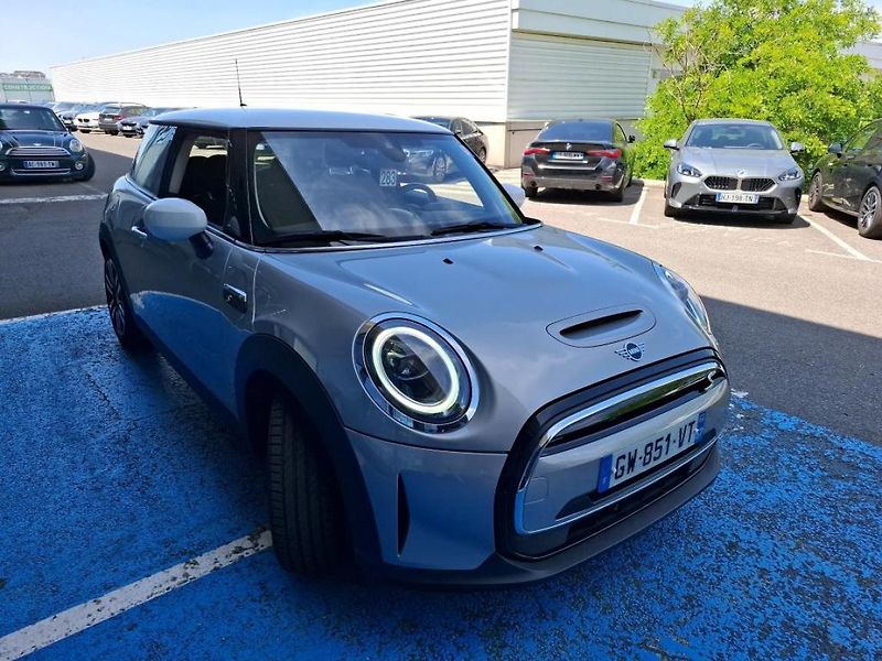 Mini Cooper SE - fotka 2 z 6