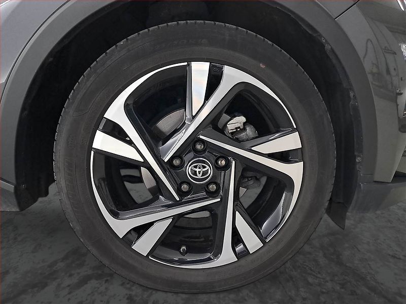 Toyota C-HR (2023) 1.8 Hybrid - fotka 15 z 18