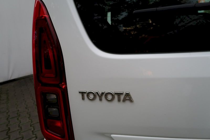 Toyota ProAce City Verso (2022) Business Shuttle 1,2 T Long /8 - fotka 29 z 32