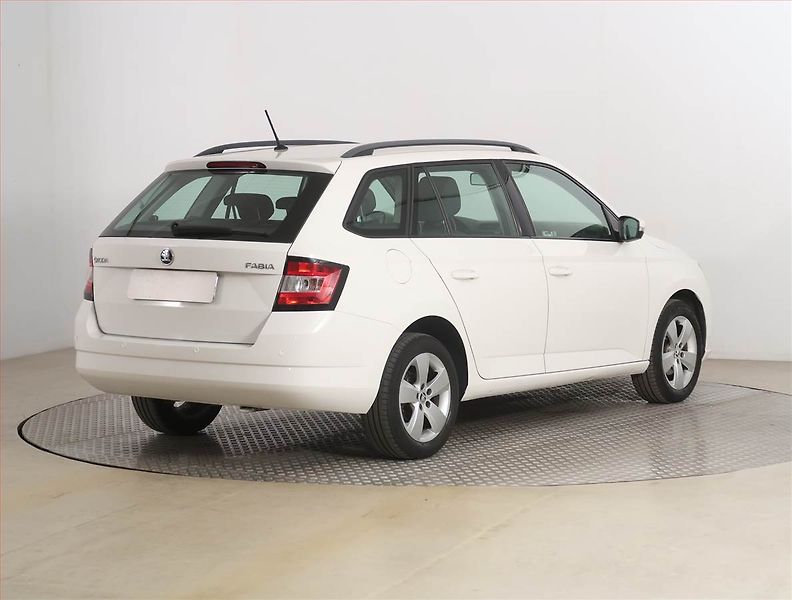 Škoda Fabia (2016) 1.4 TDI, Serv.kniha, Tempomat - fotka 5 z 16