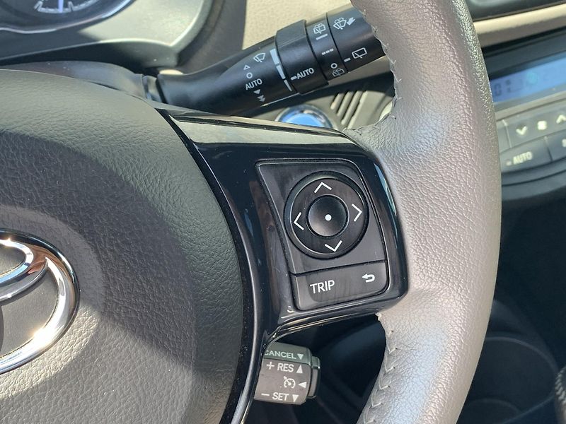 Toyota Yaris SELECTION 1,5 HYBRID 74kW AT - fotka 19 z 26
