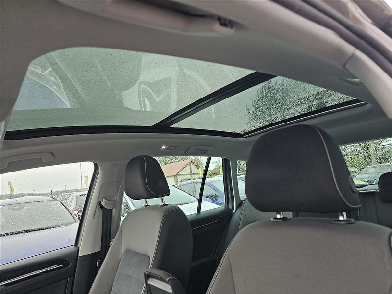 Volkswagen Golf Sportsvan 1,4TSi 110KW R-Line NAVI - fotka 46 z 47