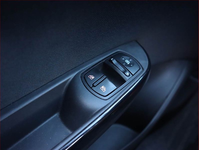 Opel Corsa (2017) 1.4, Automat, Serv.kniha - fotka 17 z 17