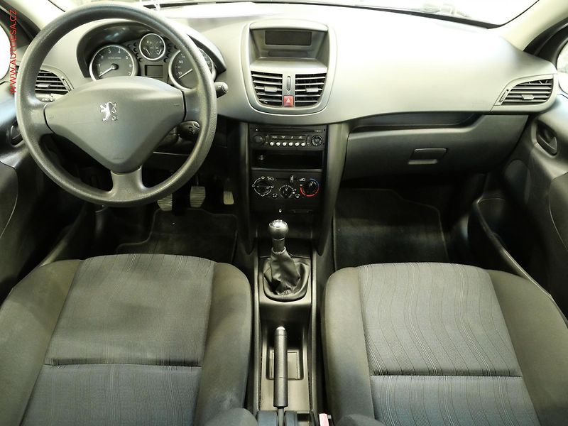 Peugeot 207 (2008) 1.4i, 1.maj,ČR, AC - fotka 8 z 18