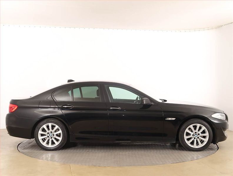 BMW Řada 5 (2012) 520d, Automat, Serv.kniha - fotka 6 z 20