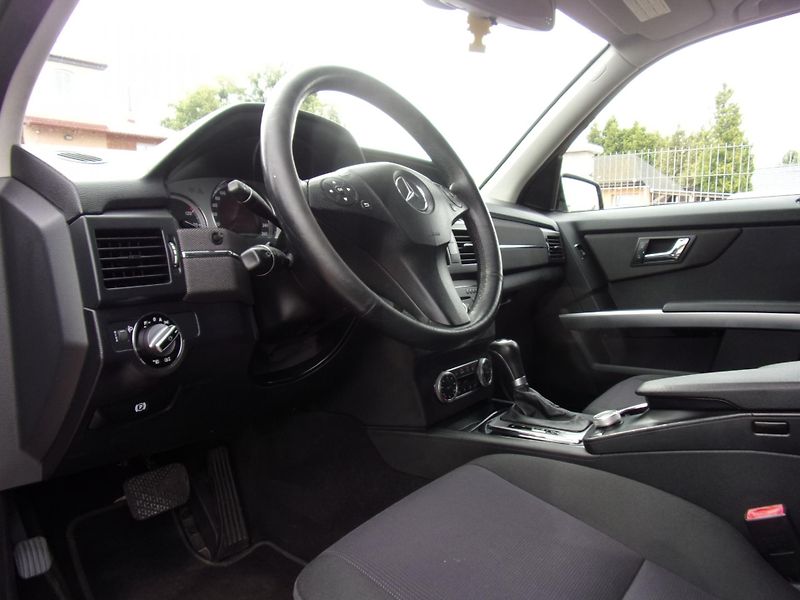 Mercedes-Benz GLK (2009) 350 CDI V6 4MATIC TEMP AC - fotka 30 z 36