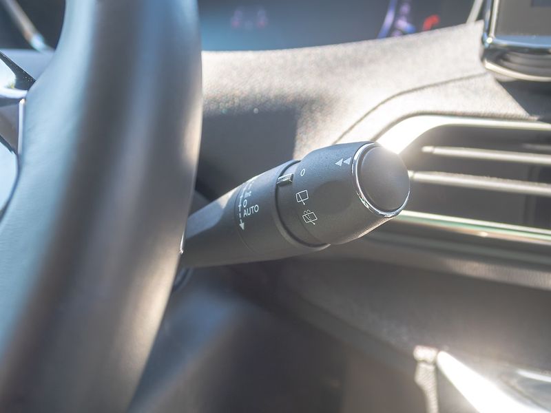 Peugeot 3008 (2021) ČR 1.2T 96KW LED – CEBIA - fotka 24 z 57
