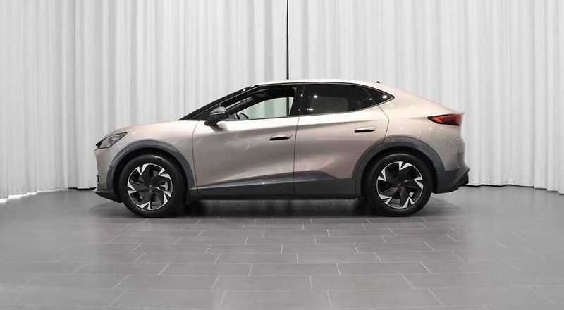 Cupra Tavascan (2024) Kamera Ambient Park asistent - fotka 2 z 18