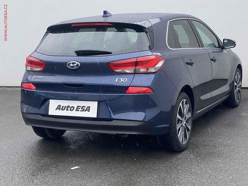Hyundai i30 (2017) 1.0 T-GDi, Style, LED, kamera - fotka 4 z 17