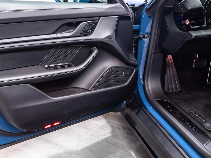 Porsche Taycan Turbo Sport Turismo HuD InnoDr - fotka 19 z 21